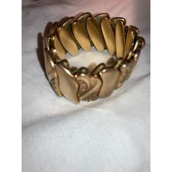 1940s Gold Expansion Bugbee and Niles Sweetheart Bracelet - Picture 9 of 15